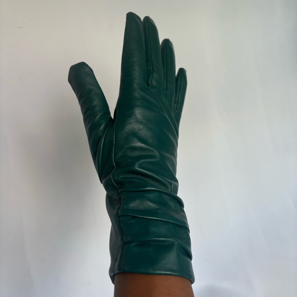 GENUINE LEATHER GREEN GLOVES WITH TECH TOUCH FINGER TIP - Picture 3 of 8